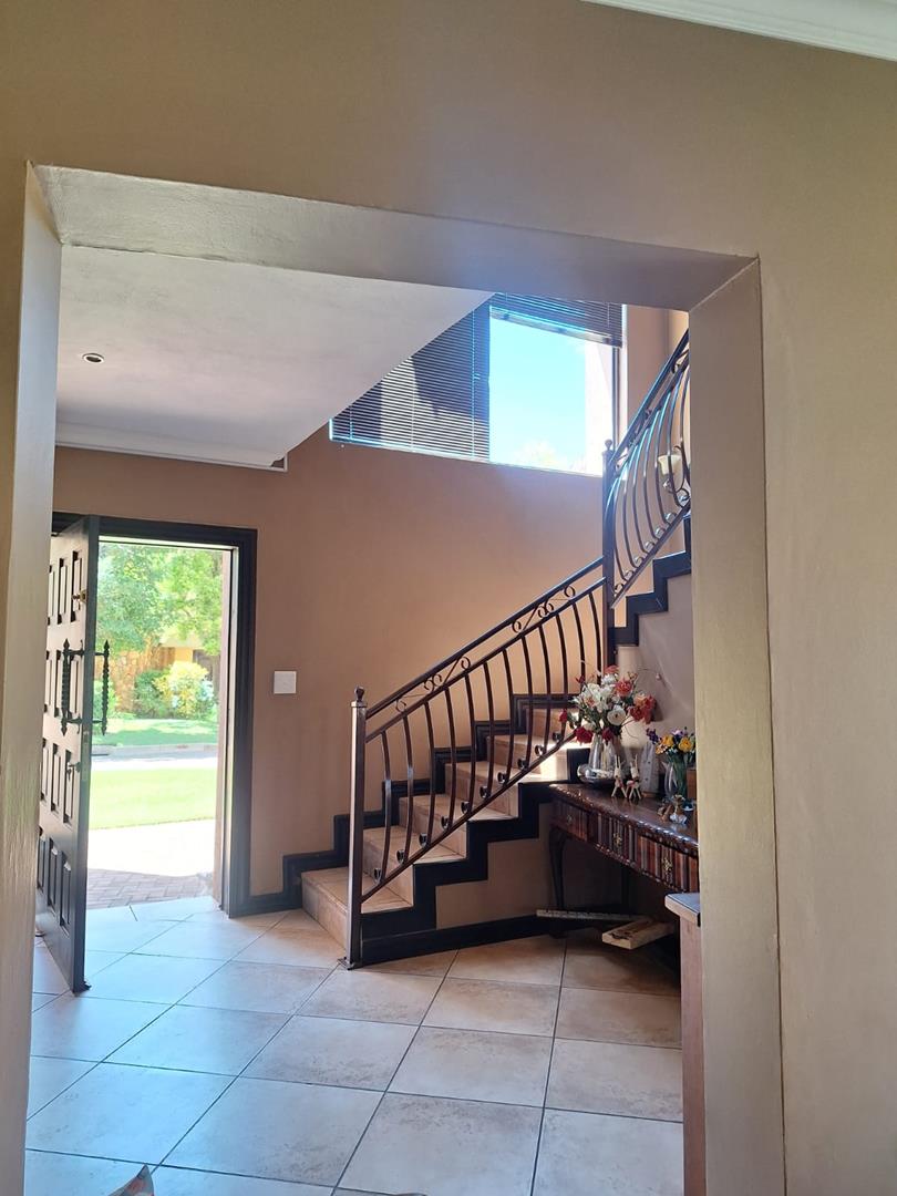 To Let 4 Bedroom Property for Rent in Melodie North West